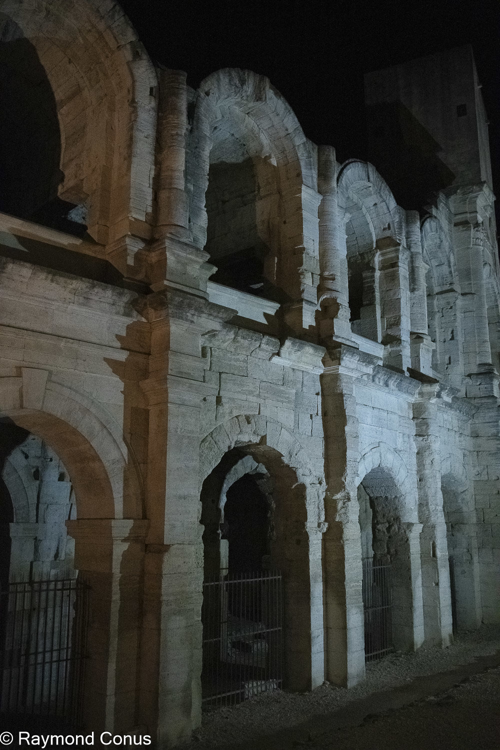 Arles la nuit (14)
