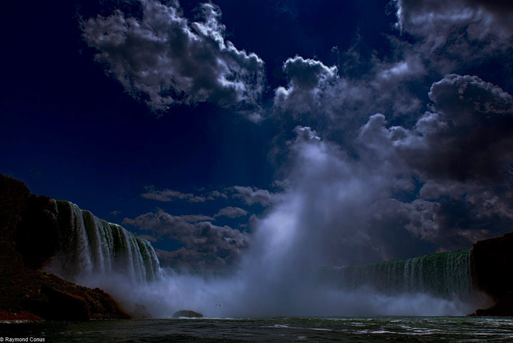 Les chutes du Niagara at midnight (1)