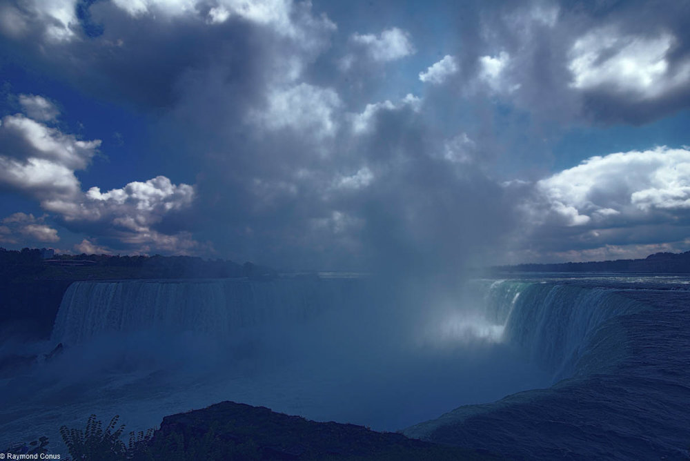Les chutes du Niagara at midnight (2)