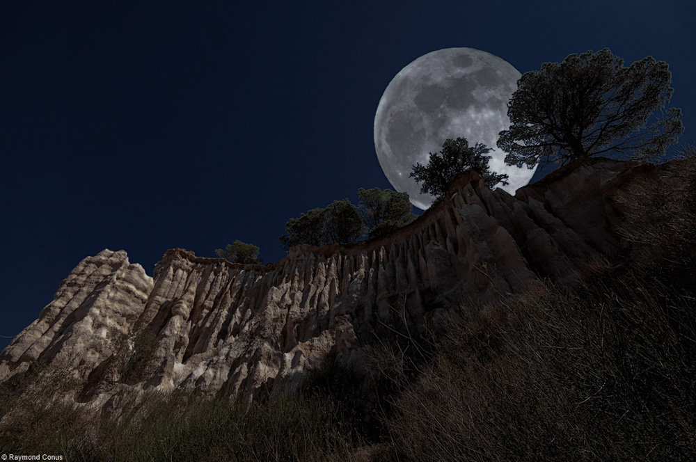The organs of Ille-sur-Têt under the moon (28)