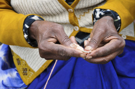 Woman knitting for woolen hats. Ooty (Udhagamandalam, Tamil Nadu - 2011