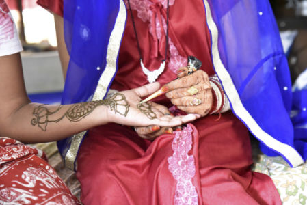 Woman preparing henna. Mandawa, Rajasthan - 2016