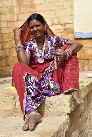Jewelery saleswoman, Jaisalmer fortress. Rajasthan - 2016
