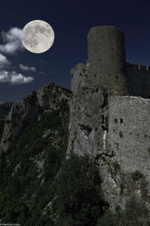 Peyrepertuse castle under the moon (3)