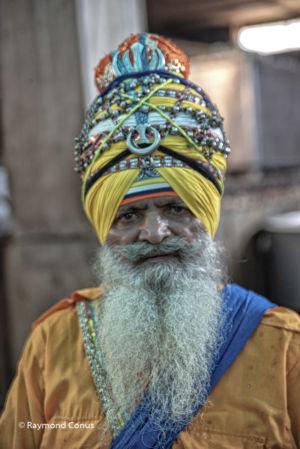 Sikh dans le réfectoire du Golden Temple, Amritsar, Inde, 2016