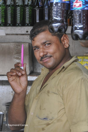 Vendeur de boissons, Mumbaï, Inde, 2011
