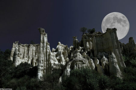 The organs of Ille-sur-Têt under the moon (8)